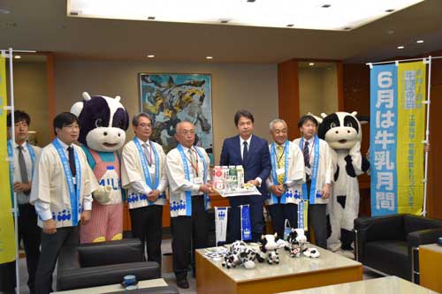 知事表敬訪問の様子